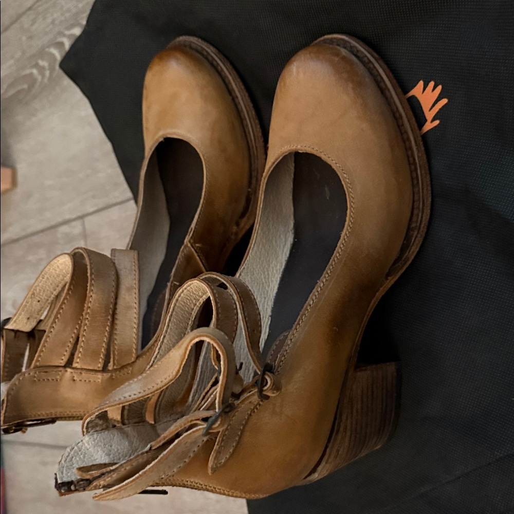 New Freebird Tan Leather Ankle Boots size 7 women’s - Picture 3 of 9